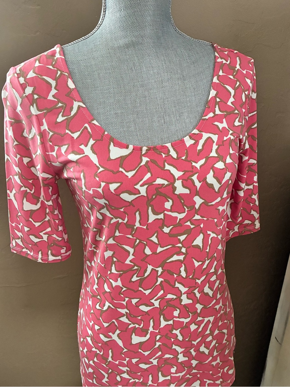 Banana Republic Pink and White Abstract Scoop Neck Half Sleeve Top